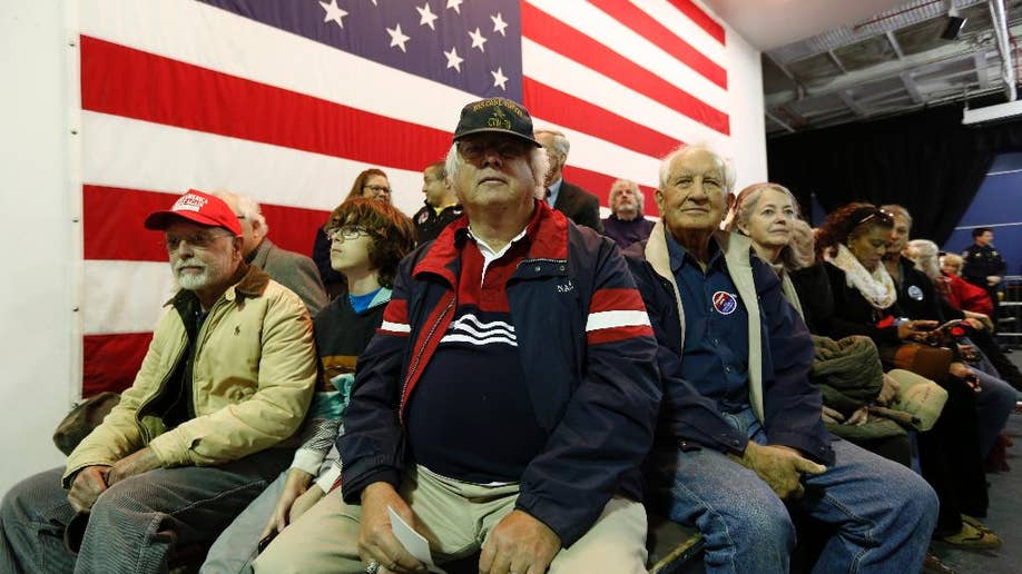 Trump tetap pada usulannya untuk melarang umat Islam memasuki AS, meskipun ada kemarahan yang meluas