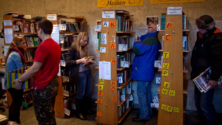 82dbee75-Ukraine Protest Library