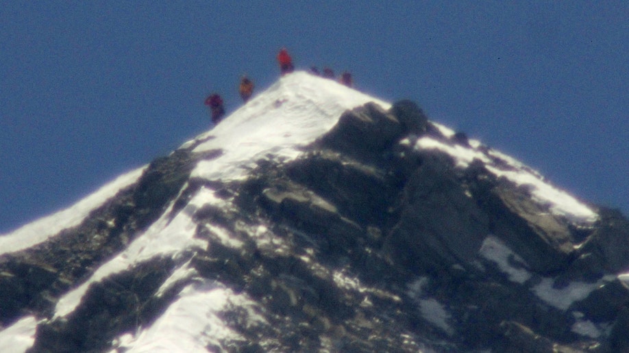 f3cf50b9-APTOPIX Nepal Everest Octagenarians