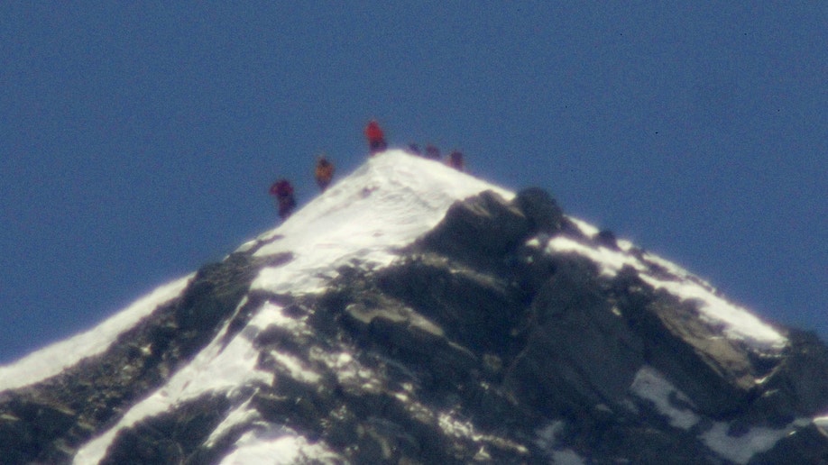 f3cf50b9-APTOPIX Nepal Everest Octagenarians