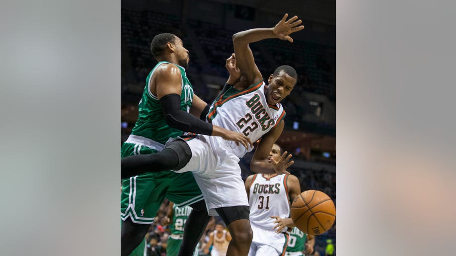 58a930b6-Celtics Bucks Basketball