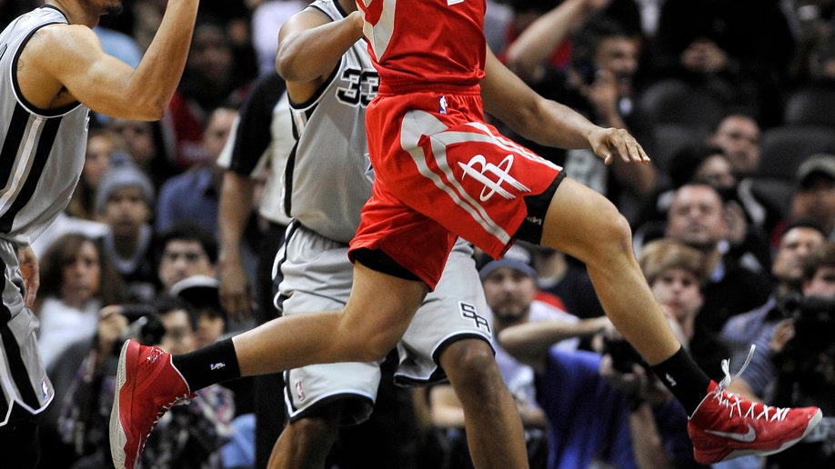 6a5e5fa3-Rockets Spurs Basketball