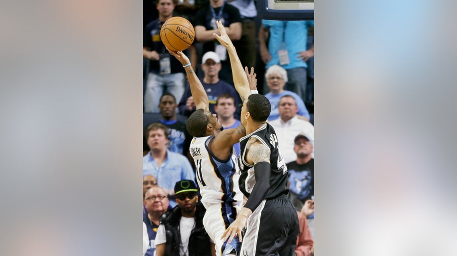2fa69c84-Spurs Grizzlies Basketball
