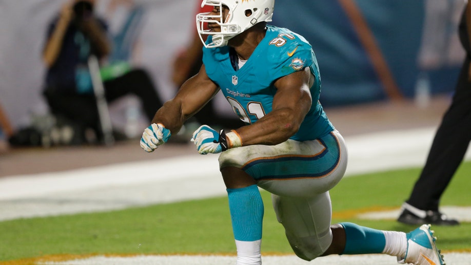 963901d4-Bengals Dolphins Football