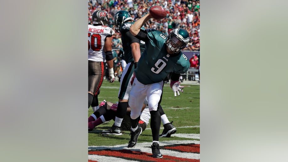 451181d7-Eagles Buccaneers Football
