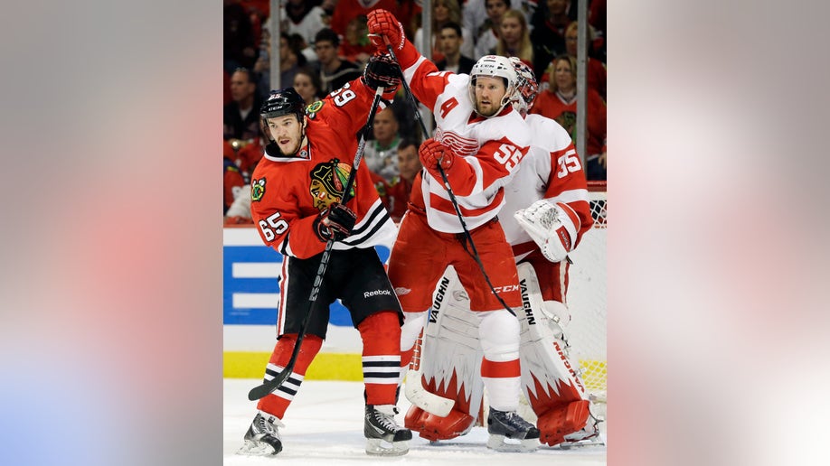 35c81c1d-Red Wings Blackhawks Hockey