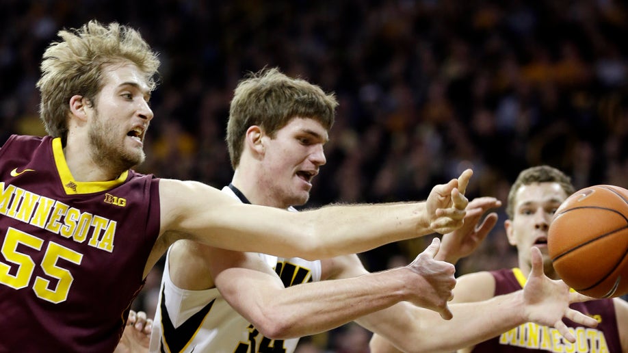 6f862065-Minnesota Iowa Basketball