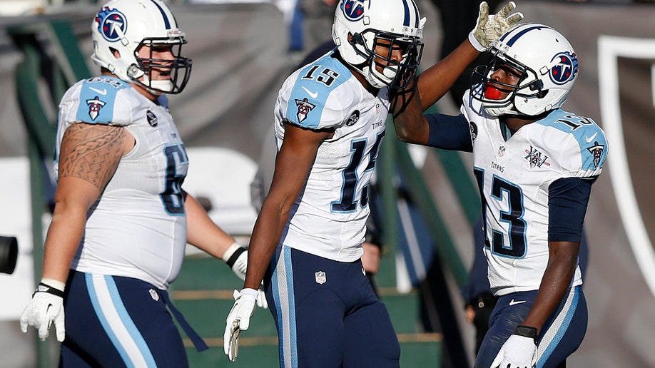 6d81db9f-Titans Raiders Football