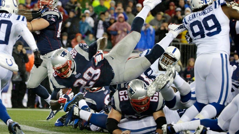 e2404df9-Colts Patriots Football