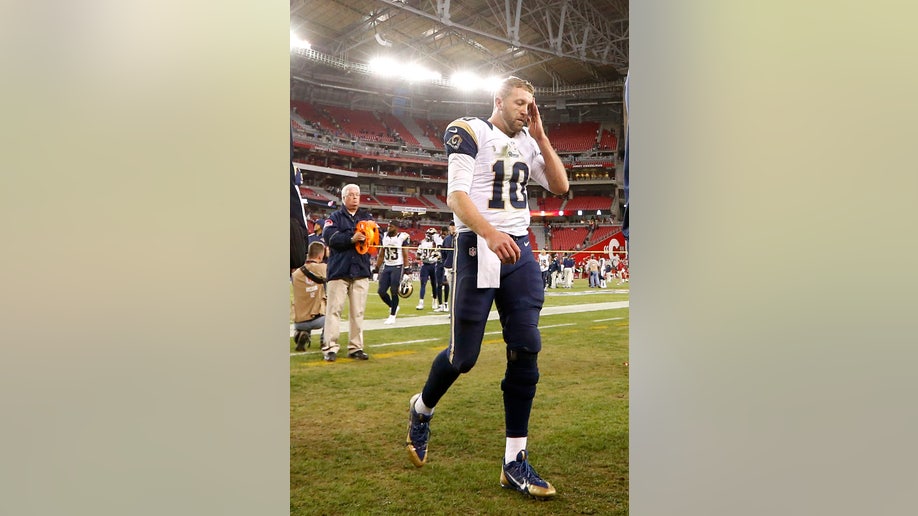 3e887ae3-Rams Cardinals Football