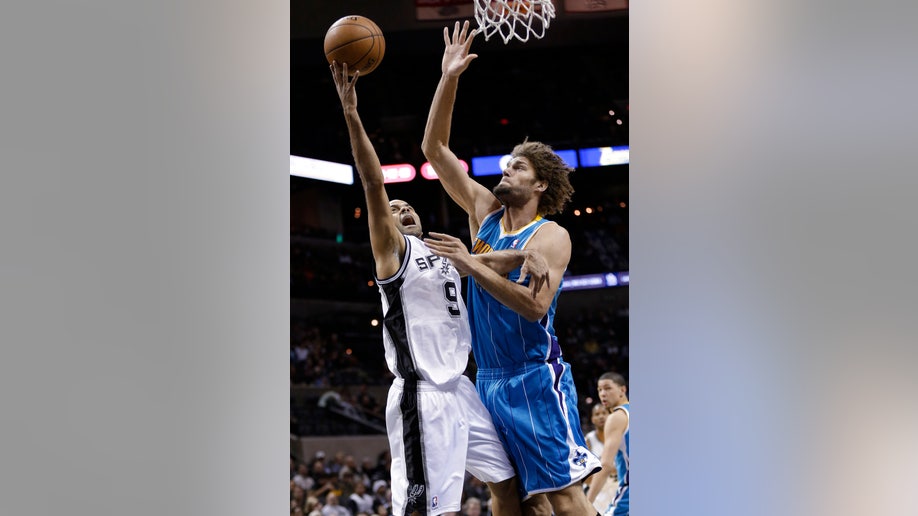 0105af34-Hornets Spurs Basketball