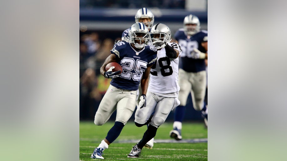 d09289fb-Raiders Cowboys Football