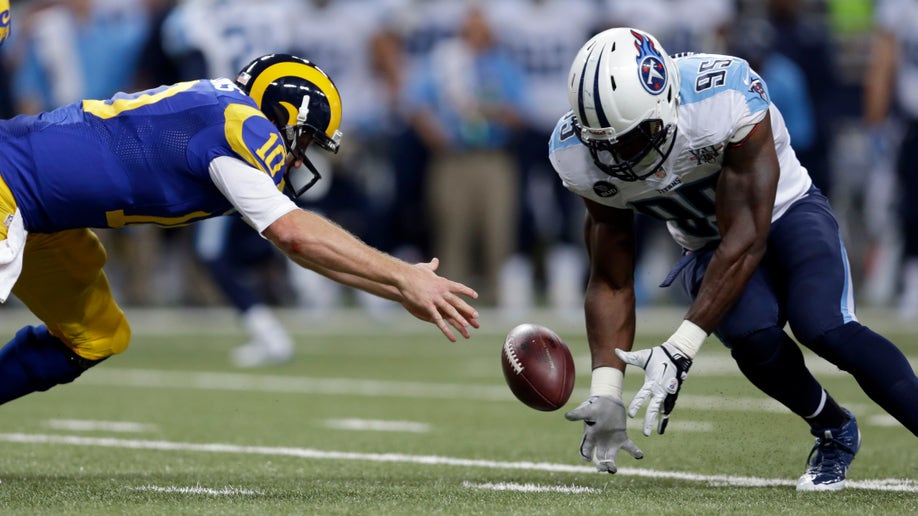 4acfb3cb-Titans Rams Football