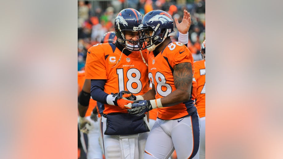 33f9bd1f-Chiefs Broncos Football