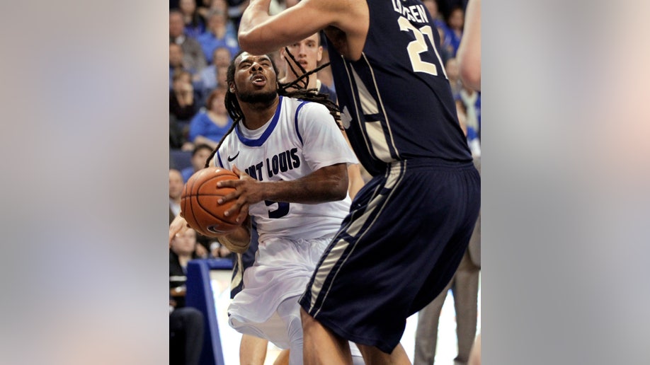 16a8084c-George Washington Saint Louis Basketball