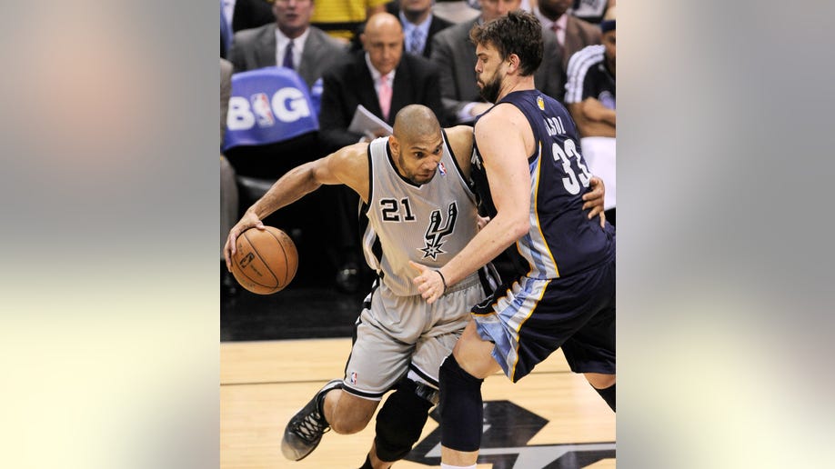 77ea0301-Grizzlies Spurs Basketball