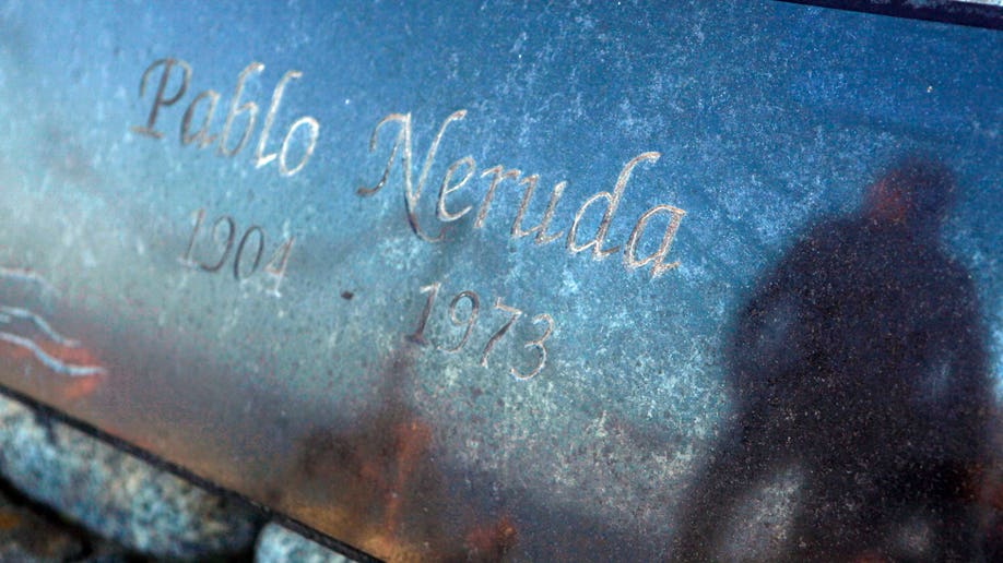 3041f81b-Chile Neruda Exhumation