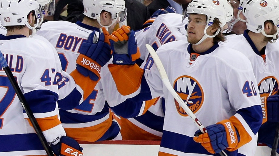 Islanders Penguins Hockey