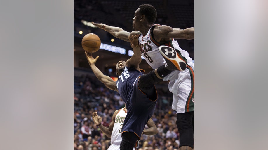 68851eb0-Bobcats Bucks Basketball