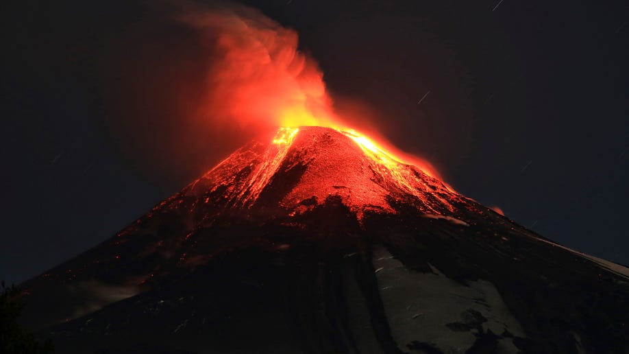 51e001ed-Chile Volcano Eruption