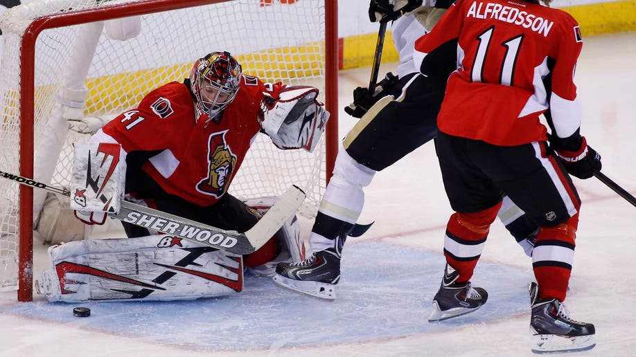 9c80b893-Penguins Senators Hockey