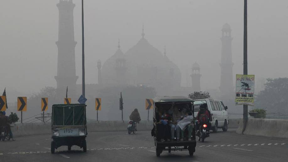 Polluted Smog Covers Pakistan's City Of Lahore | Fox News