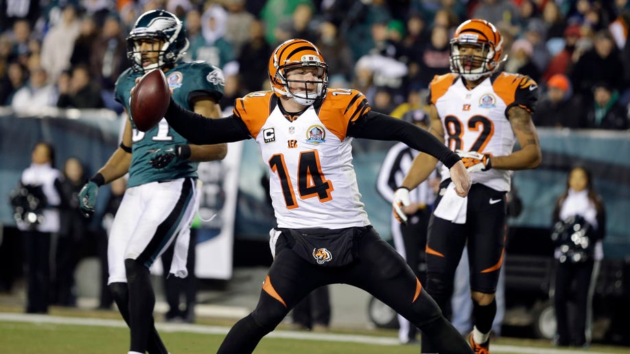 2c872984-Bengals Eagles Football