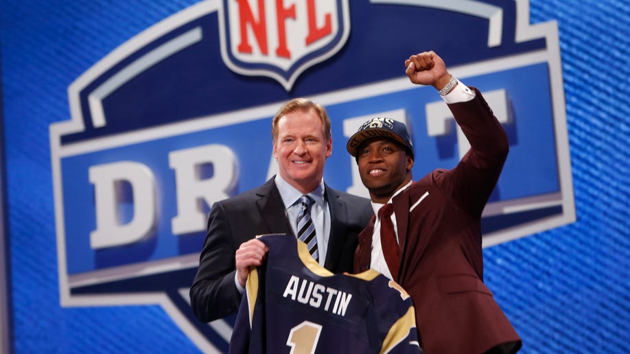 a70c6c9e-NFL Draft Football