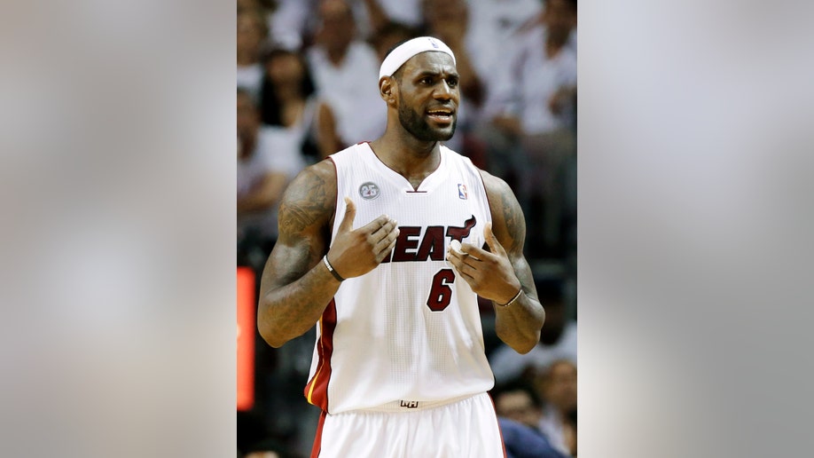 b2ff33ba-Pacers Heat Basketball