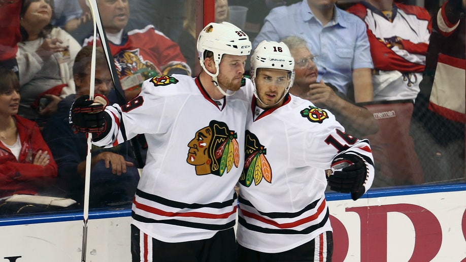 288d22ae-Blackhawks Panthers Hockey