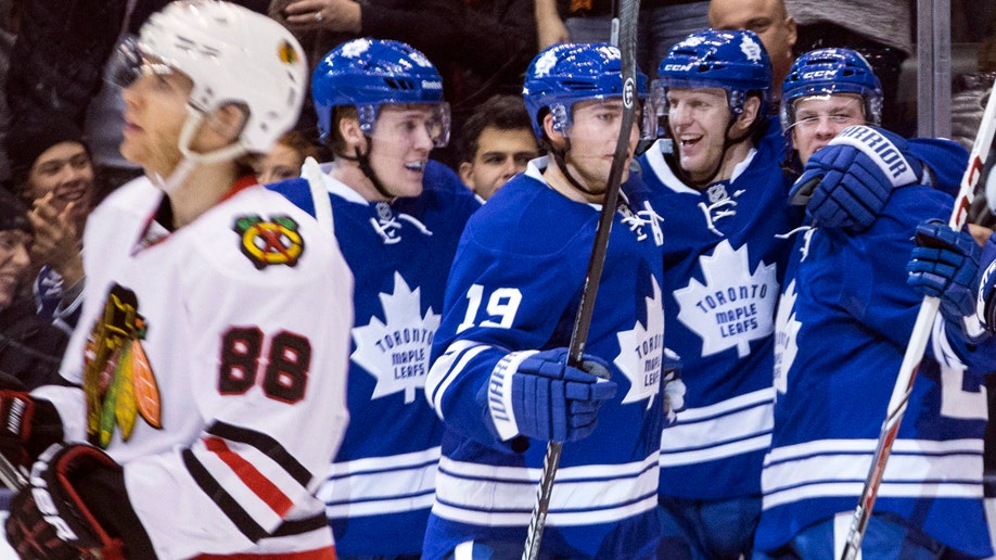 d9ad2a29-Blackhawks Maple Leafs Hockey