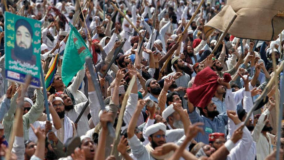 Hundreds Of Islamic Extremists Protest In Pakistan's Capital | Fox News