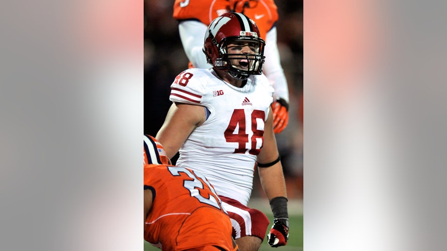 e92f14d6-Wisconsin Illinois Football