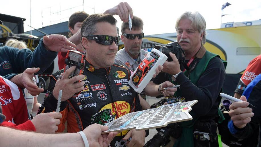 Up in smoke again: Tony Stewart wrecks early into wall, remains winless ...