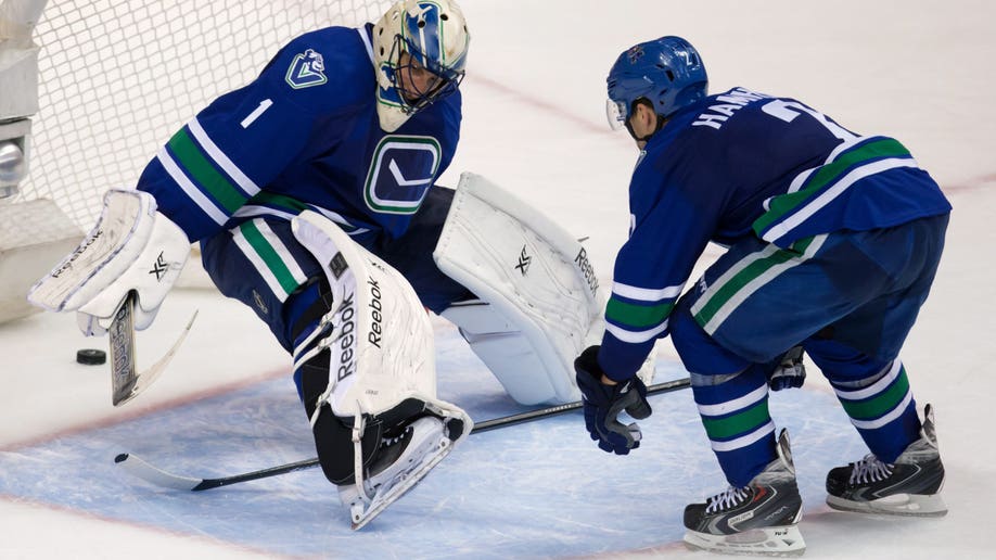 3487f41f-Canadiens Canucks Hockey