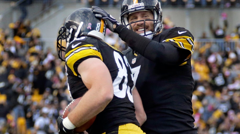 d79e3a77-Ravens Steelers Football