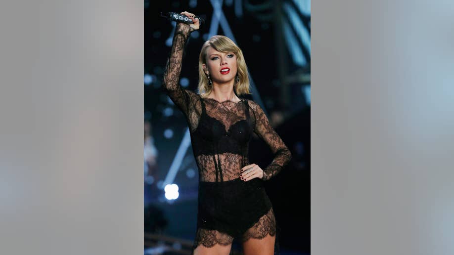 This is the $20 Victoria's Secret bra Taylor Swift absolutely slays in -  HelloGigglesHelloGiggles