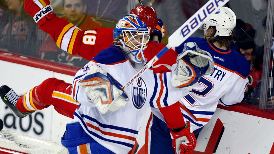 25d0bed1-Oilers Flames Hockey