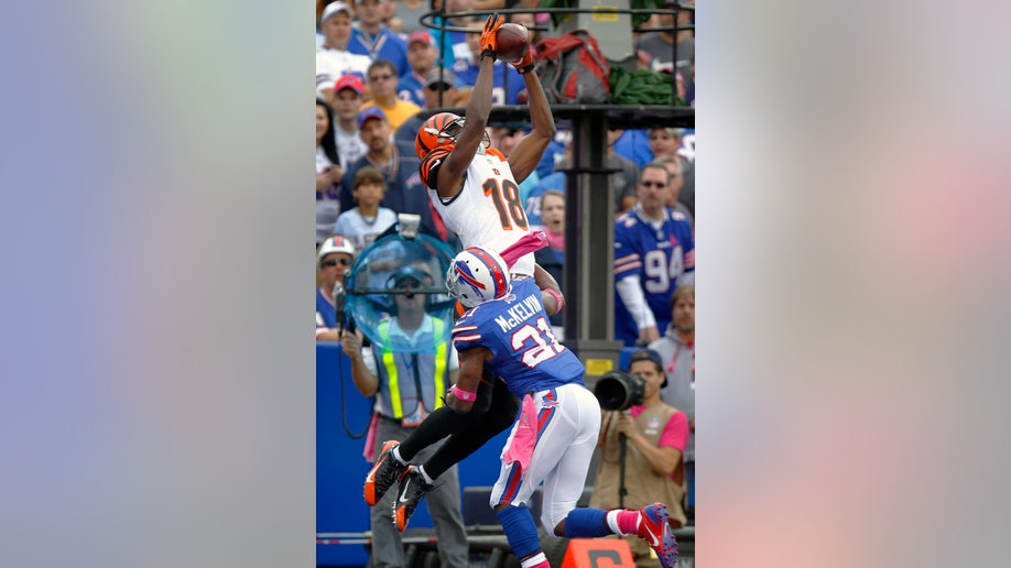 65eb87d2-Bengals Bills Football