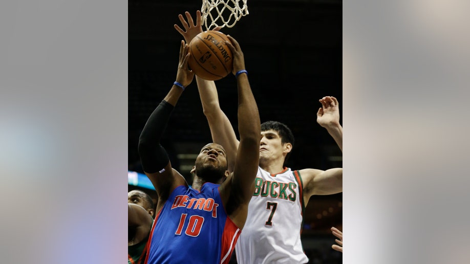 d72a6189-Pistons Bucks Basketball