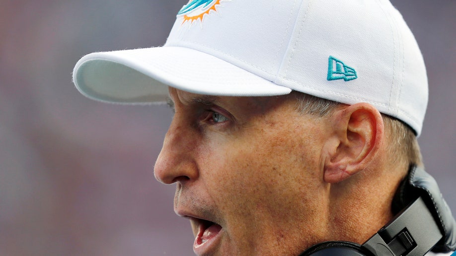 c2c34418-Dolphins Patriots Football