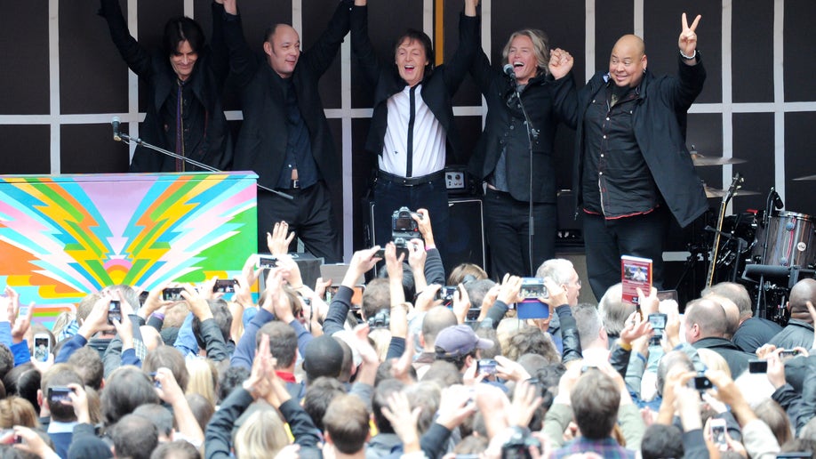 Paul McCartney Surprise Times Square Concert
