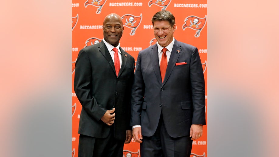 2e34076f-Buccaneers Licht Football