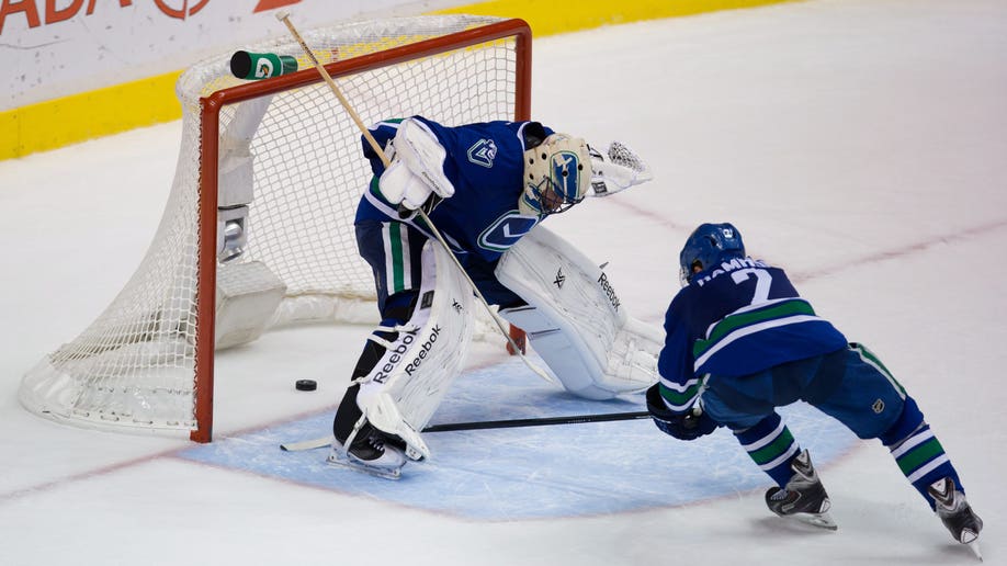 4d6a6407-Canadiens Canucks Hockey