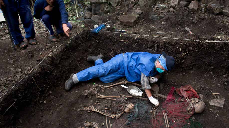 7c2a8ab3-Peru Unearthing The Bodies