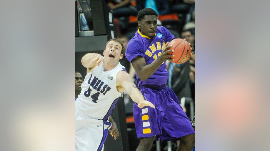 6478c319-Mary Hardin Baylor Amherst Basketball