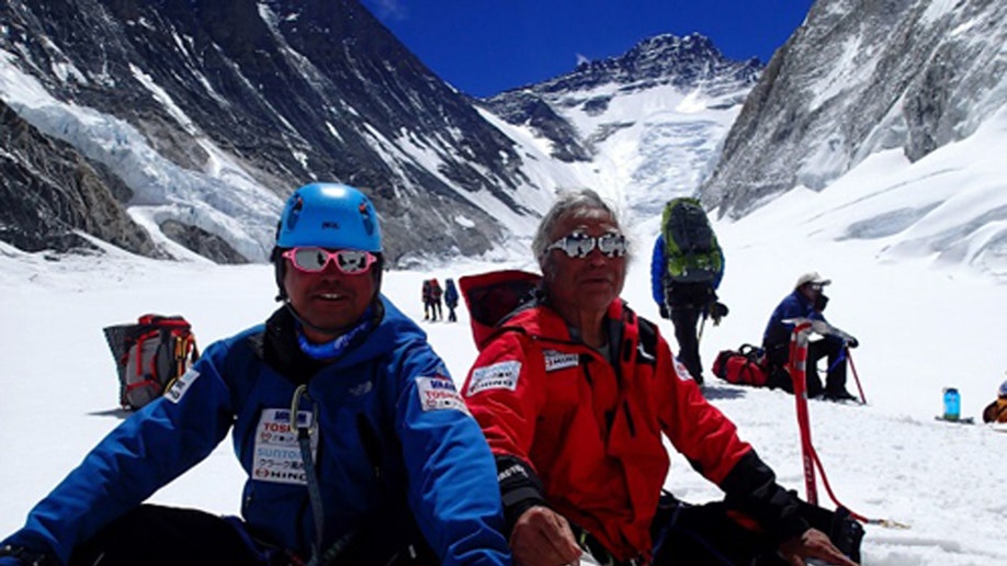 Veteran Climbers Aged 80 81 Race To Break Older Everest Climber Record