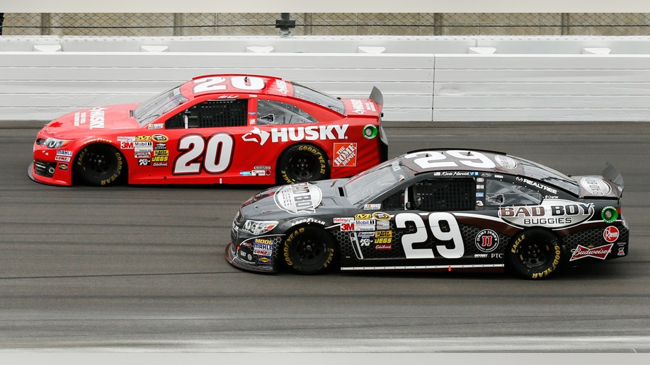 80cc242d-NASCAR Kansas Auto Racing
