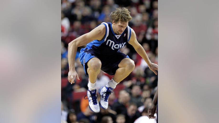 a81ec3b2-Mavericks Trail Blazers Basketball