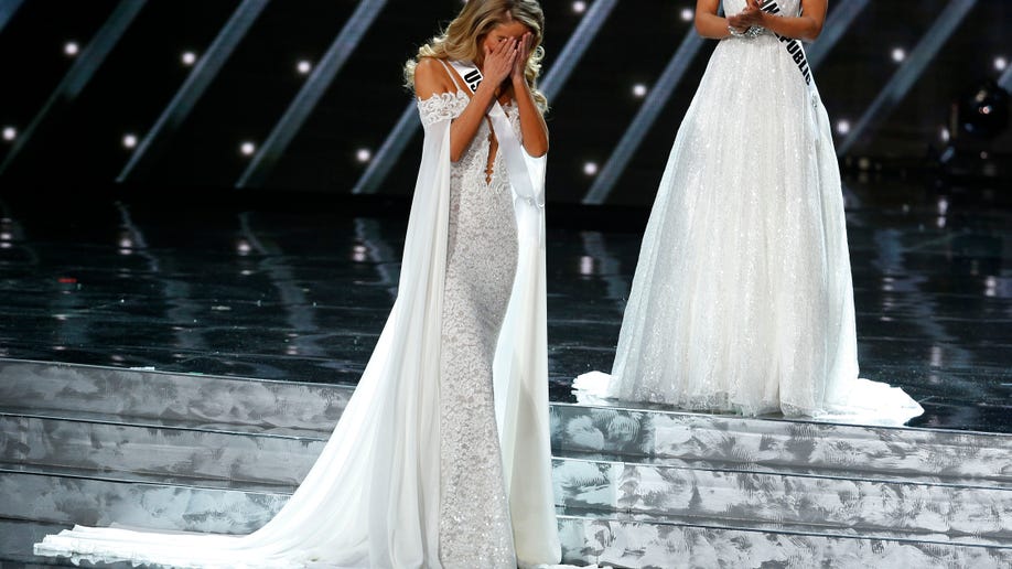 Miss_Universe_Pageant_Vros__9_